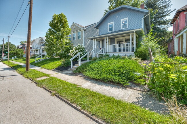 Building Photo - 906 S Champion Ave
