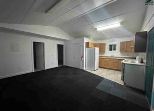 Building Photo - 2465-2465 Maria St