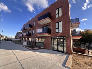 Building Photo - 165-02 Sanford Ave