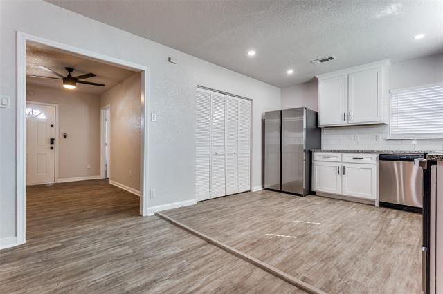 Building Photo - 408 W Avenue F