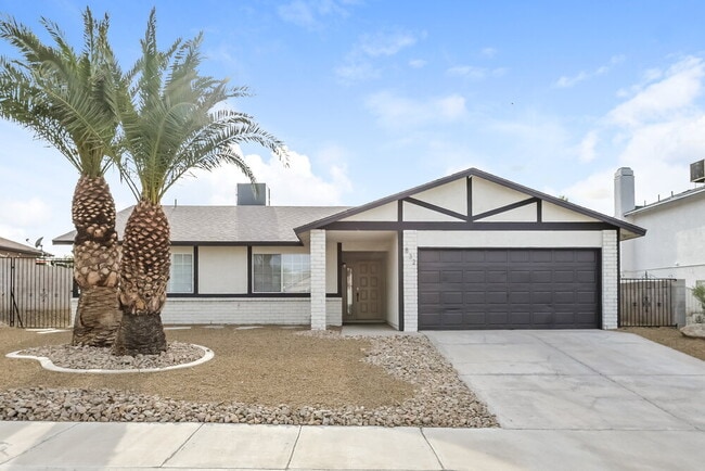 Building Photo - 832 Cherry Dr
