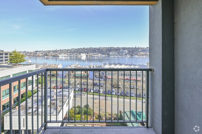 1HAB, 1BA - 475 ft² - Lake Union Tower