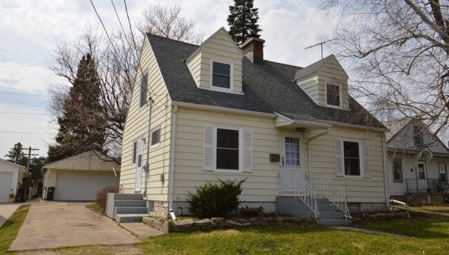 Building Photo - 1606 Sheridan Dr