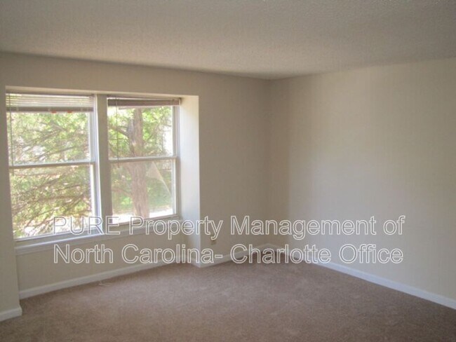 Foto del edificio - 9520 Shannon Green Dr
