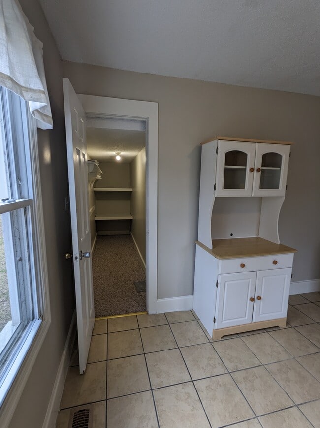 Building Photo - 718 Dogwood Hill Ln