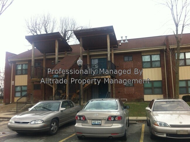 Foto del edificio - 5805 Russett Pl
