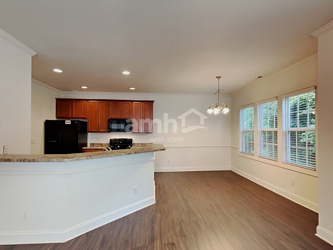 Foto del edificio - 2706 Erinridge Rd