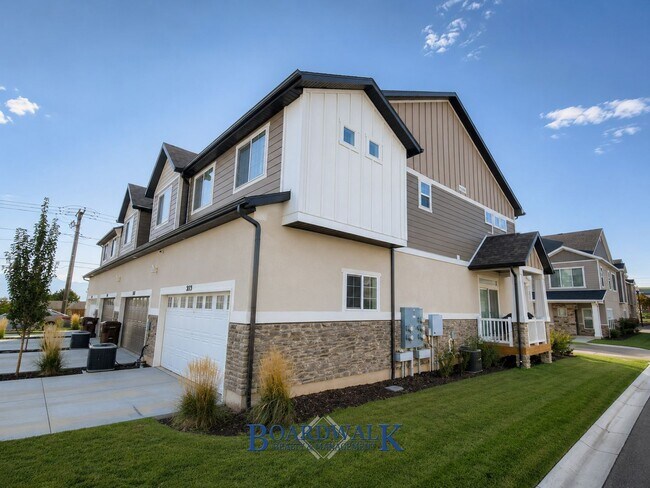 Foto del edificio - 5623 Coastal Ridge Ln