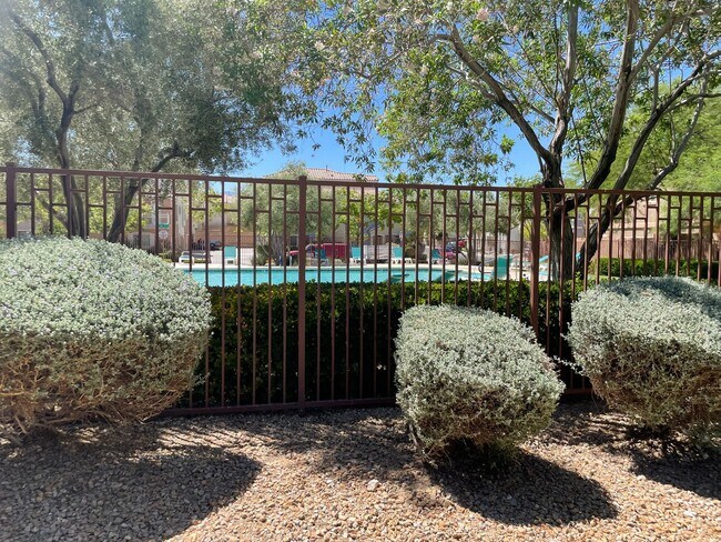 Foto del edificio - Beautiful 3Bed/2.5Bath home located in Cen...