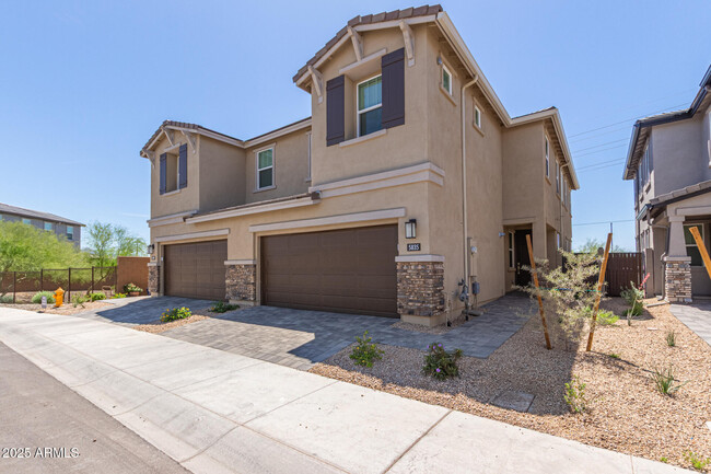Building Photo - 5835 E Rose Garden Ln
