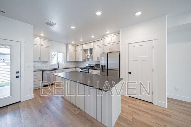 Building Photo - 1475 Elmore Ave