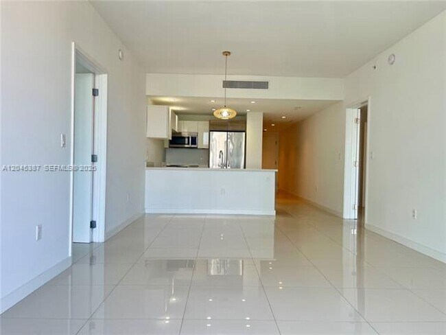 Building Photo - 9940 W Bay Harbor Dr