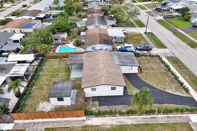 Building Photo - 4BR Corner Home (4th from FL Room) | No HOA | Large Fenced Yard | Move-In Ready