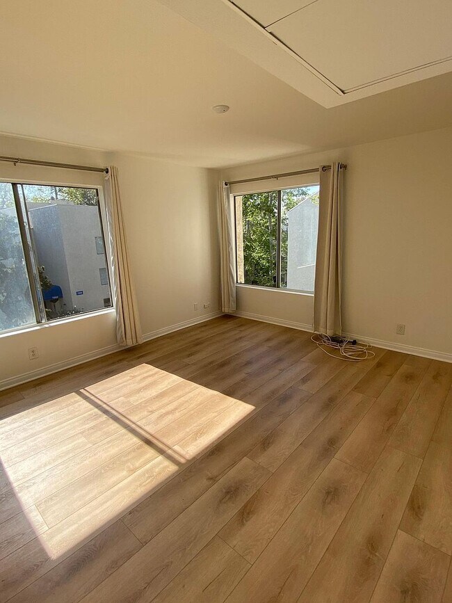 Building Photo - 8305 Summertime Ln