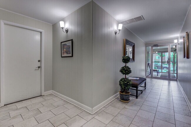 Building Photo - 2710 Central St