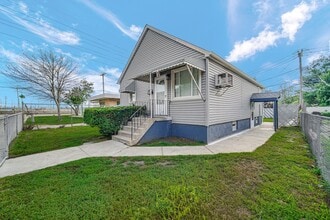 Building Photo - 2842 Schrage Ave