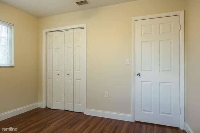 Building Photo - 3 br, 2 bath House - 6550 SW 27th St