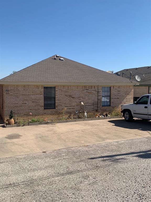 Building Photo - 723 Willowood