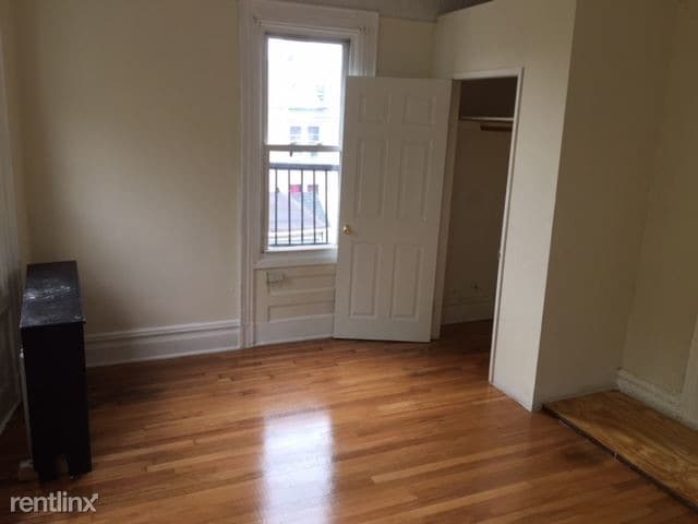 1536 St Lawrence Ave