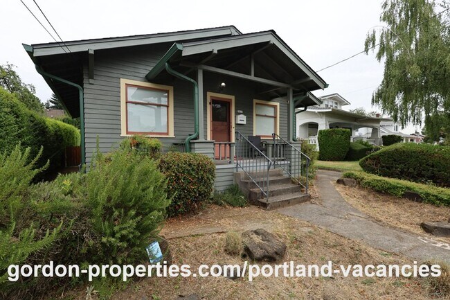 Building Photo - SE 11th Ave - Vintage 1 bedroom bungalow with office/den in Brooklyn neighborhood