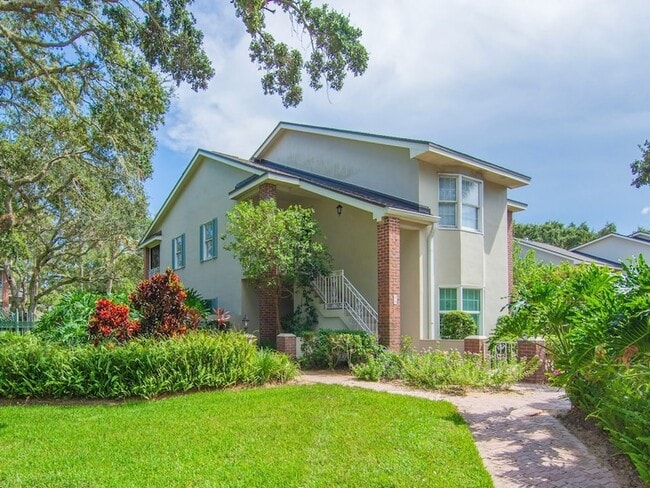Building Photo - 101 Park Shores Cir
