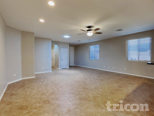 Foto del edificio - 2403 W Kristina Ave