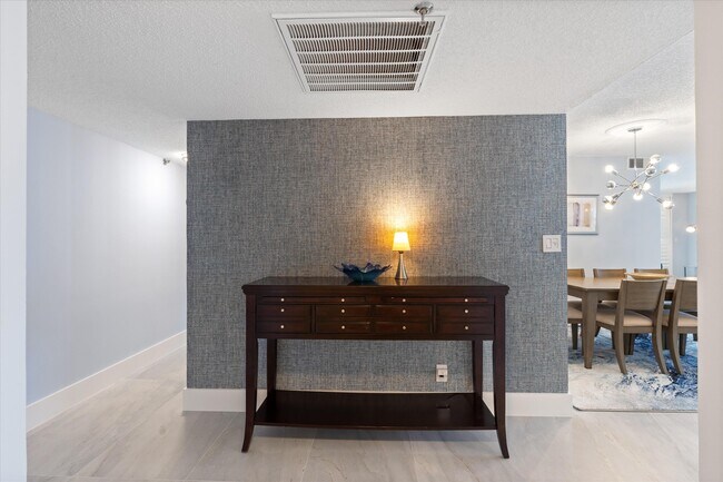 Building Photo - 3115 S Ocean Blvd