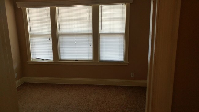 Building Photo - 3315 Cuming St