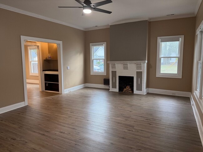 Building Photo - 302 N Sumner St