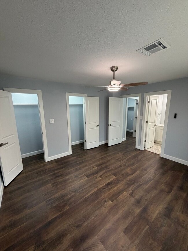 Building Photo - 3 Bed | 2 Bath House