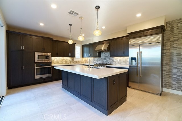 Building Photo - 6 Transport