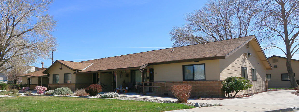 Primary Photo - Silverada Manor