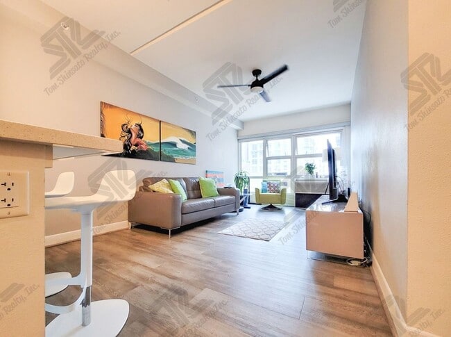 Building Photo - AVAILABLE SOON - 1BR / 1Bath / 1Pkg - Rent...