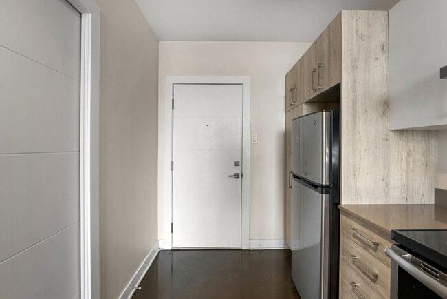 Building Photo - 1421 Av. Argyle