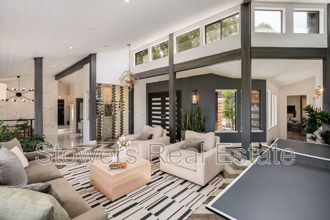 Building Photo - 357 La Casa Via
