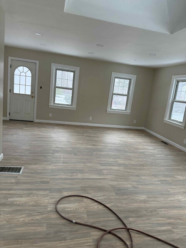 Foto del edificio - 346 Bushee Rd