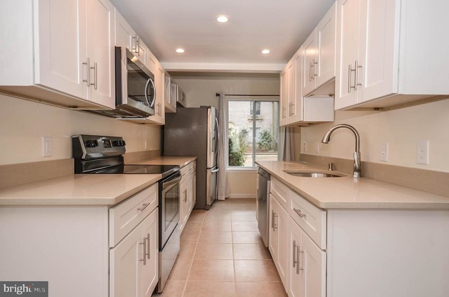 Building Photo - 9505 Marston Ln
