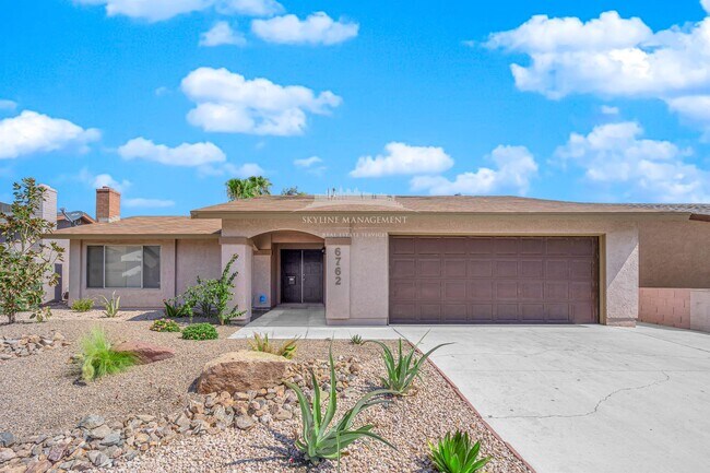 Foto del edificio - 6762 Carrera Dr