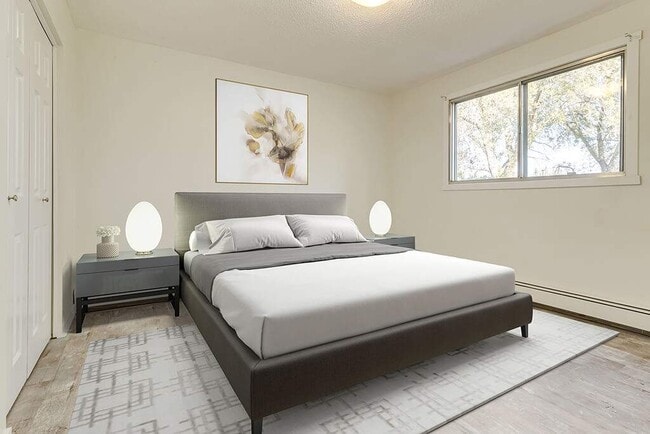 Building Photo - Evergreen 2 Apartments