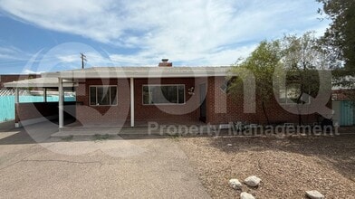 Building Photo - 2212 E La Mirada St
