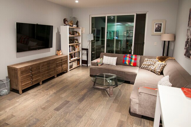 Living Room - 1625 Granville Ave