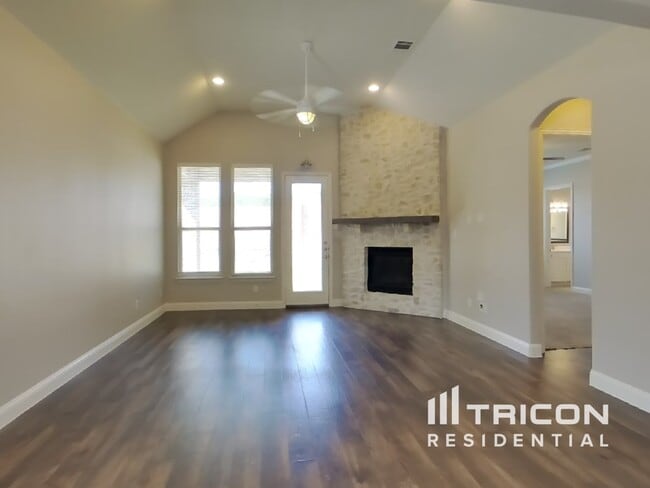Building Photo - 5636 Grove Cove Dr