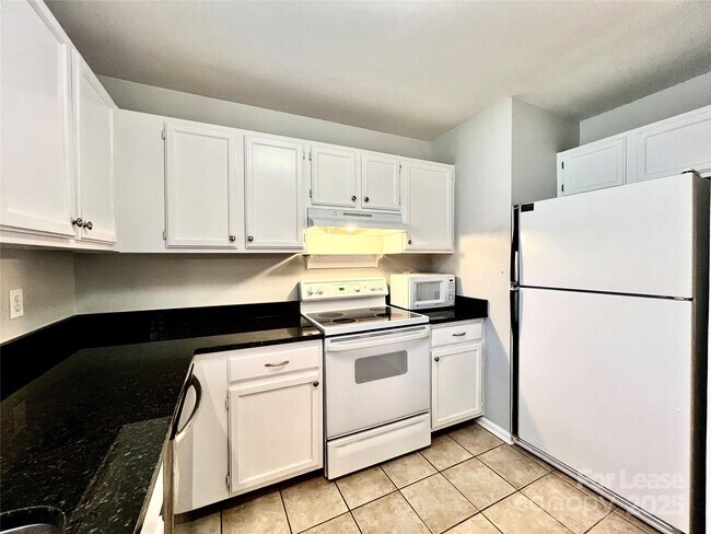 Foto del edificio - 3324 Selwyn Farms Ln