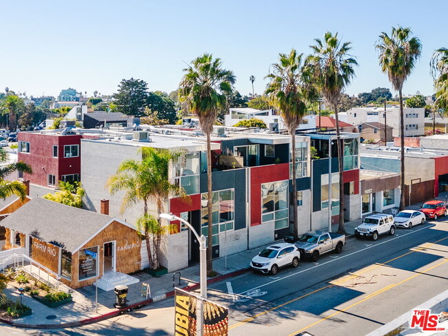 Building Photo - 1320 Abbot Kinney Blvd