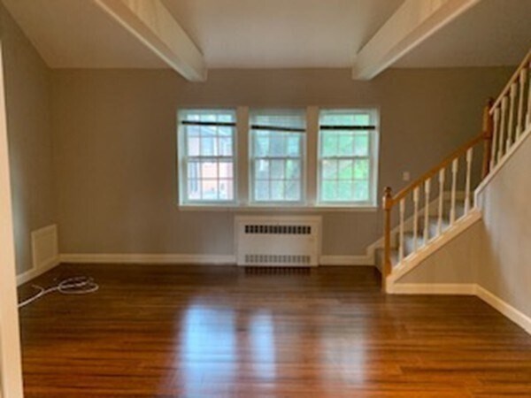 Foto del edificio - 23 Hammond Pond Pkwy