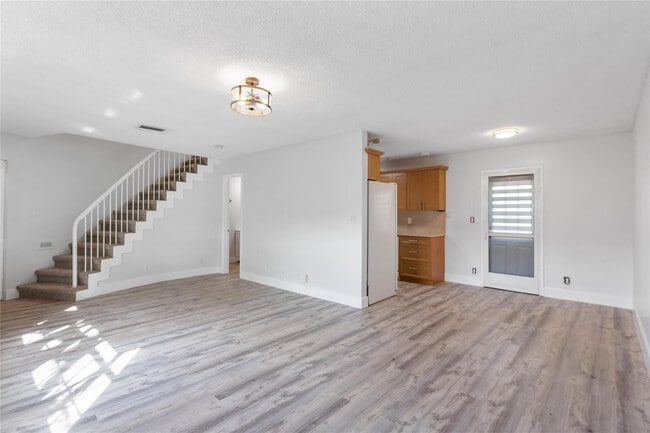 Foto del edificio - 608 NE 29th Dr