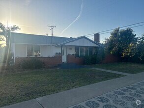 Building Photo - 833 S Westvale Dr