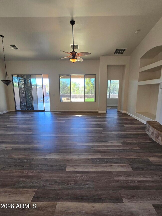 Building Photo - 17648 W Buckhorn Dr