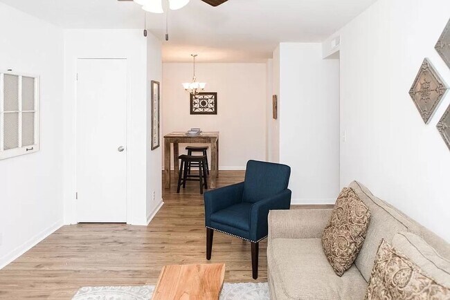 Building Photo - Downtown Franklin Furnished 2BR Condo
