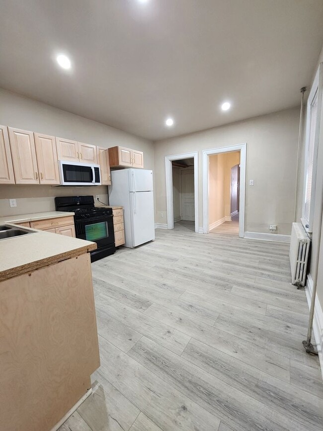 Building Photo - 330 W Philadelphia St